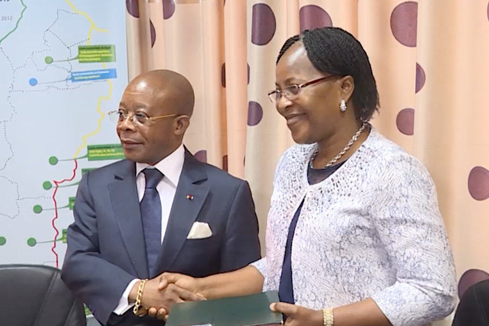 Martin Parfait Aimé Coussoud-Mavoungou, ministre congolais de la recherche scientifique et son homologue béninois Eléonore Yayi Ladékan