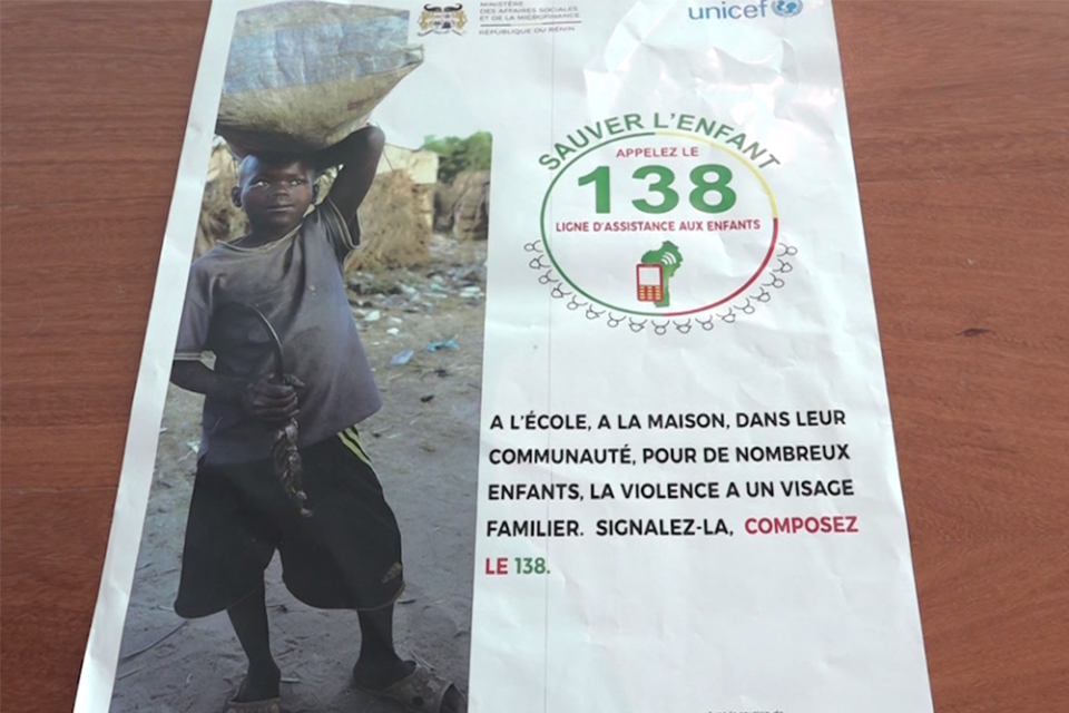 Le numéro gratuit 138 pour dénoncer les violences faites aux enfants