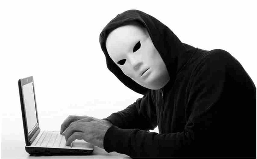 Les autorités béninoises ont renforcé depuis peu la traque contre la cybercriminalité. Ces dernières semaines, les arrestations se sont multipliées dans plusieurs villes. La justice et la police avancent des chiffres autour de deux milliards de francs CFA en termes d’argent extorqué et un millier de faussaires derrière les barreaux.