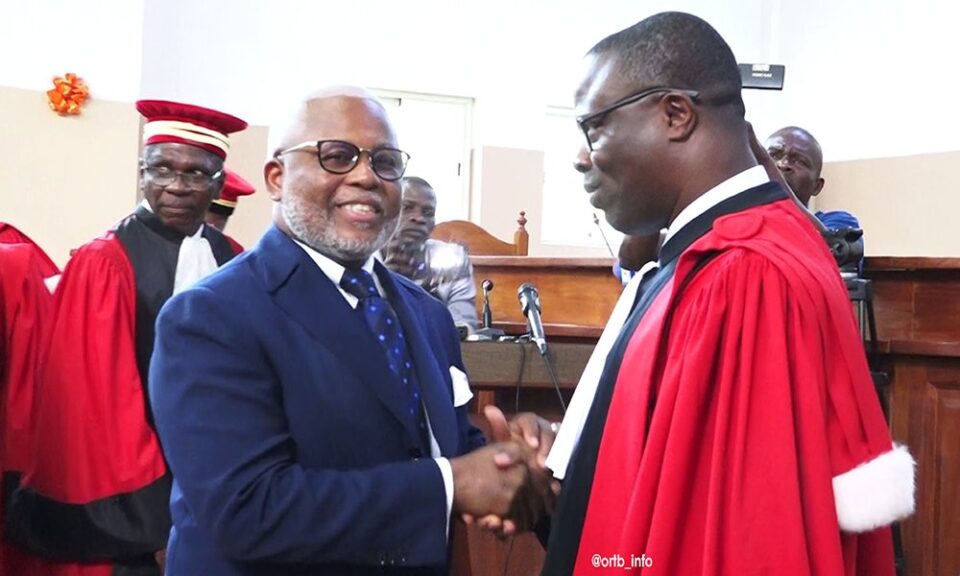 La Cour spéciale créée au Bénin pour s’occuper des affaires foncières ou des litiges liés à l’immobilier, démarre ses activités. Installé dans ses fonctions mardi 04 avril, le président de la juridiction va collaborer avec la CRIET.