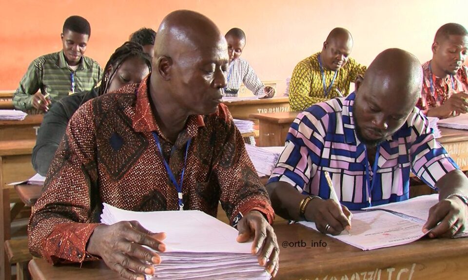 Après la phase des épreuves écrites, place à la correction des copies du baccalauréat session 2023. Les travaux ont démarré ce lundi 03 juillet 2023.