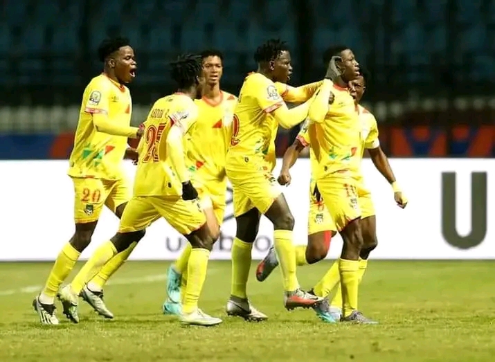 En demi-finale du tournoi l’UFOA B U20, les Guépards juniors du Bénin ont perdu face aux Éléphanteaux de la Côte d’Ivoire lundi 17 juillet à Abidjan. La formation béninoise qui a mené le jeu, a trébuché lors de l’épreuve de tirs au but (2-2, 2-3 tab). Les Guépards U20 vont chercher le lot de consolation le 20 juillet, face aux jeunes Éperviers du Togo battus en phase de groupe.