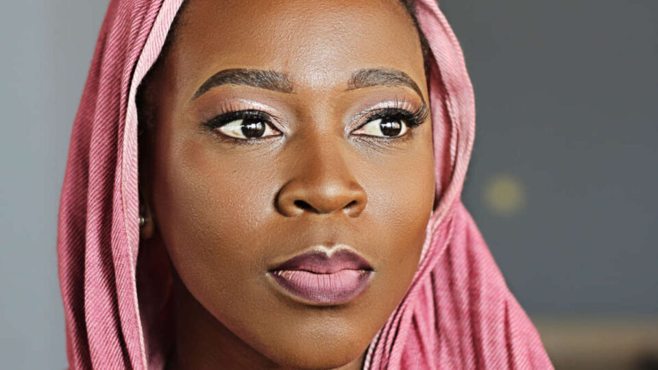 Pépé Oléka s’est davantage révélée au public par ses reprises de grands classiques de la musique béninoise. L'artiste évoque dans cet entretien son parcours et la surprise qu'elle réserve aux mélomanes.