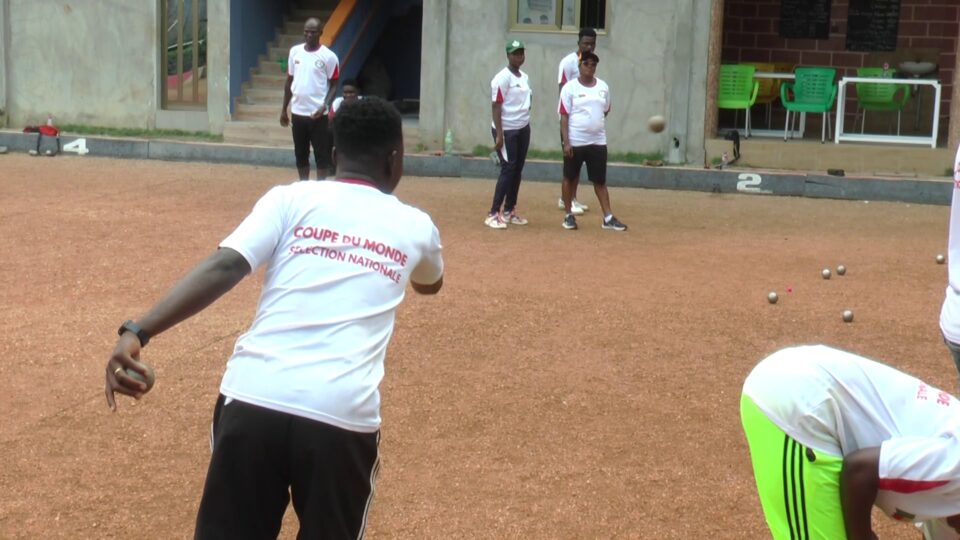 Pays hôte du championnat mondial de pétanque 2023, le Bénin prépare ses boulistes à un double enjeu. Les Guépards et Amazones sont en stage depuis quelques jours à Djadjo dans la commune d’Abomey-Calavi.
