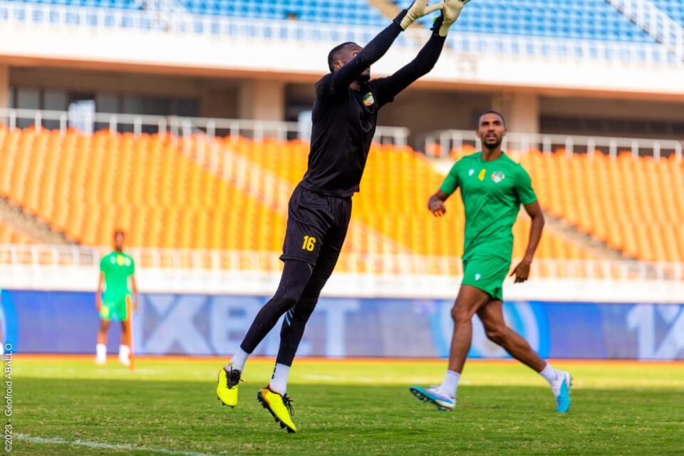 Comme en 2021, les Guépards du Bénin manquent leur qualification à la CAN 2023. Le match perdu face aux Mambas du Mozambique le 09 septembre 2023 marque la fin d’une campagne à rebondissements teintés de mutations chez les Guépards béninois.