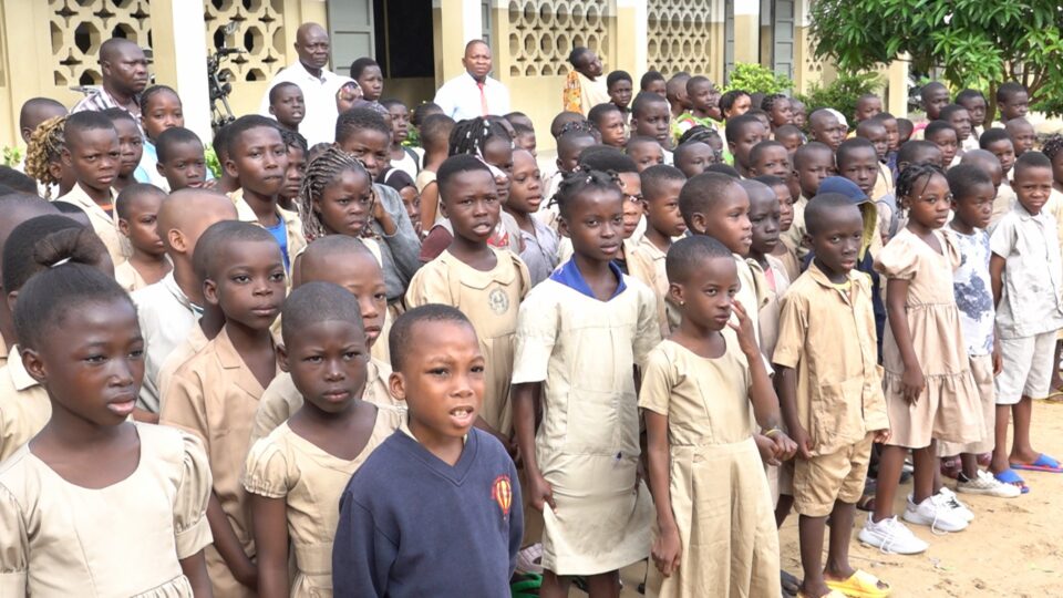 L’année scolaire 2023-2024 a démarré ce lundi 18 Septembre 2023 par la traditionnelle rentrée des classes sur toute l’étendue du territoire national.