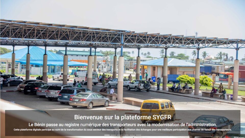 Au Bénin, une plateforme dédiée à la gestion des offres de transport a été lancée le 14 novembre 2023. Le SYGFR-Bénin se veut être un registre électronique au service des transporteurs et des bailleurs.