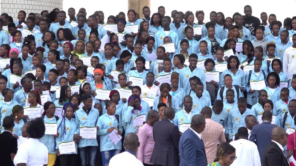 474 jeunes béninois travaillent désormais au sein de l'entreprise AdMec-CTIB en tant que salariés grâce au dispositif Azoli. Leur contrat de travail leur a été remis le 14 février 2024.