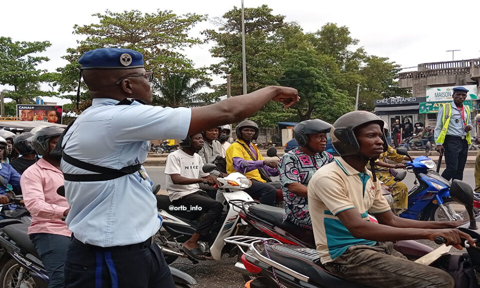 La Police républicaine a lancé, depuis le dimanche 20 septembre, une opération de répression des infractions routières à Cotonou et dans plusieurs villes du Bénin. L’intervention vise à faire respecter les règles de circulation et renforcer la sécurité des usagers sur les axes routiers.