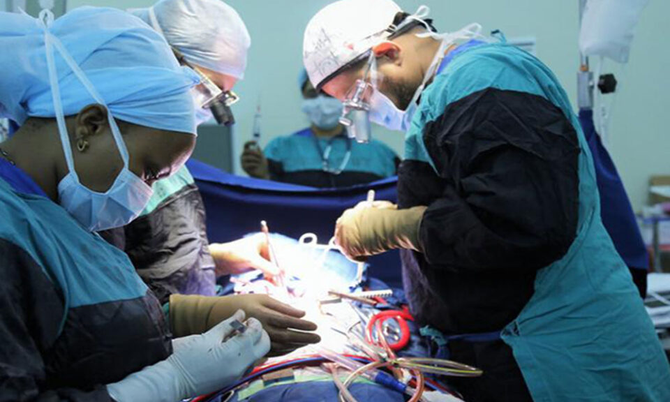 Sur une période de deux ans, la chirurgie cardiaque a coûté plus d’un milliard au Bénin. Ce bilan chiffré des opérations, dressé mercredi 06 mars 2024, reste moins coûteux qu’une évacuation sanitaire pour la même intervention en Europe selon le gouvernement.