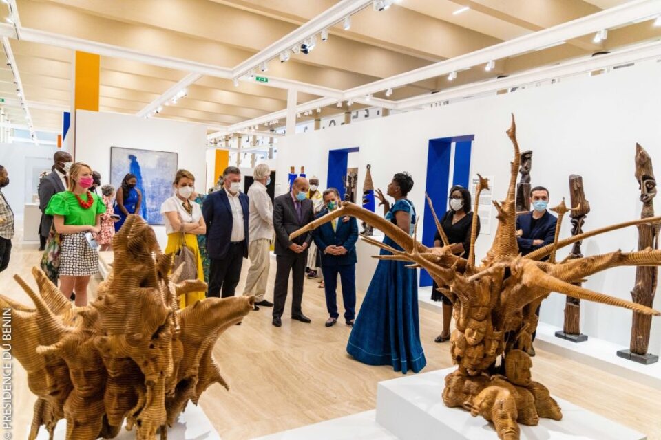 A la 60è édition de la Biennale de Venise, le Bénin expose son Art contemporain à partir du 20 avril en Italie. “Des Ronaldo de l’art contemporain” vont représenter le pays, a fait savoir le ministre de la Culture jeudi 21 mars 2024 à Cotonou.