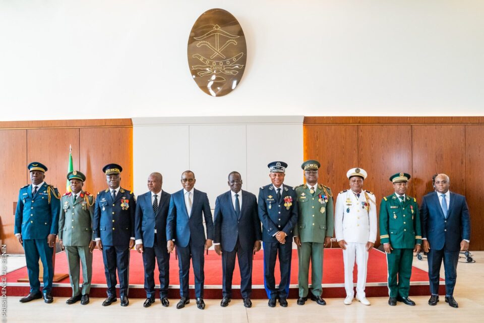 De hauts gradés de l’armée et de la police promus