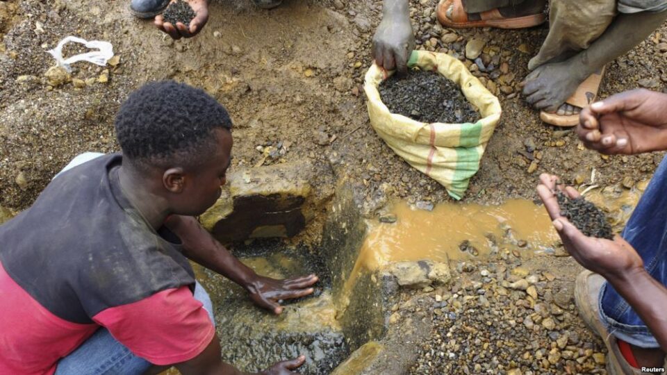 Le Bénin annonce la disponibilité “d’un potentiel  en or susceptible de faire l’objet d’exploitation”. C’est le résultat “des activités de recherches menées par des sociétés”, ont assuré les autorités mercredi 17 juillet 2024.