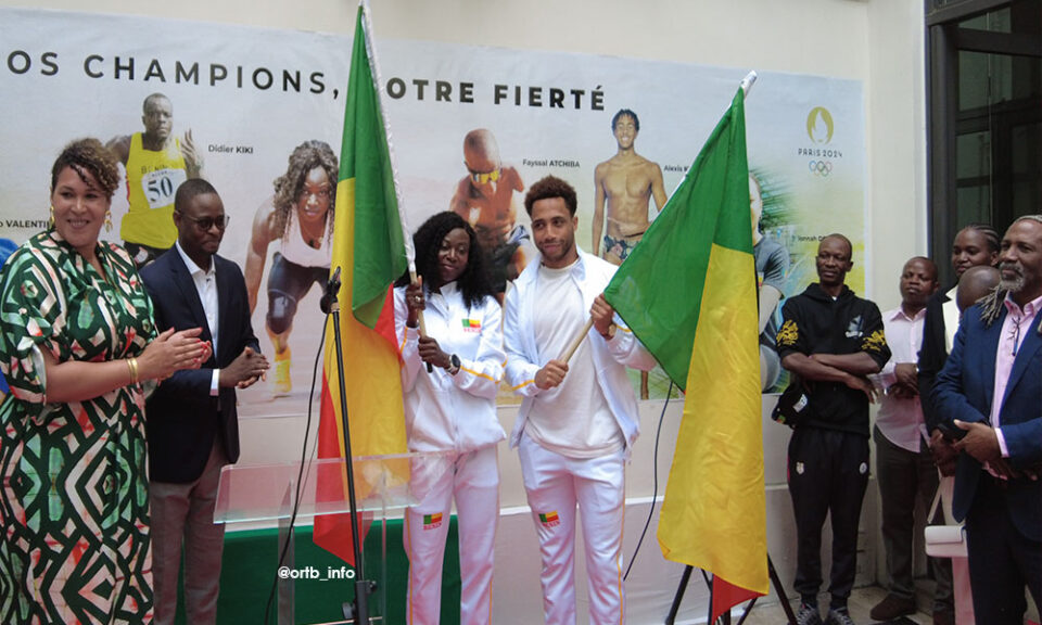 A la fin de leur stage de préparation, les athlètes appelés à représenter le Bénin aux JO de Paris 2024 ont renouvelé leur engagement à défendre le pays. Ils ont assuré, lors de la remise de drapeau ce lundi 22 juillet 2024 en France, qu’ils “sont prêts”.