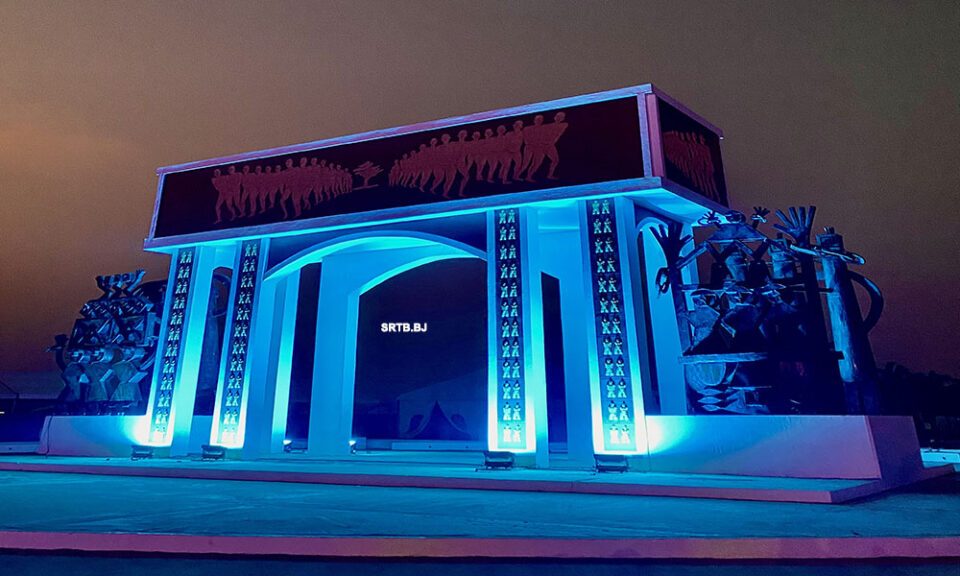 Ouidah est en pleine effervescence avant les Vodun days 2025. La ville-musée du Bénin est très lumineuse ce 08 janvier, à quelques heures de la fête traditionnelle. On vous raconte.