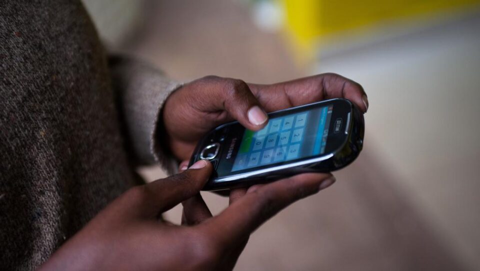 A partir du 30 mars 2025 à minuit, les numéros de téléphone non enregistrés seront hors service. L’Autorité de régulation des communications électroniques et de la poste (Arcep) a sorti une décision le 19 février 2025 pour informer les abonnés.