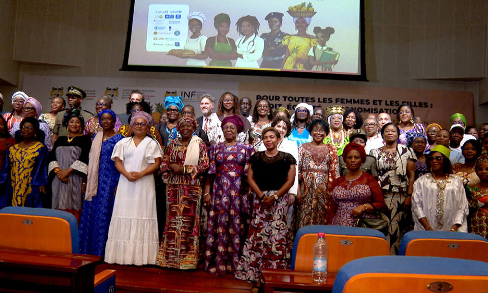 Sous la direction de la ministre des Affaires Sociales et de la Microfinance, les femmes de toutes les couches sociales du Bénin se sont retrouvées vendredi 07 mars 2025, au Palais des congrès de Cotonou. La rencontre a permis aux participantes de marquer leur engagement en faveur des droits de l’égalité et de l’autonomisation des femmes et filles. 