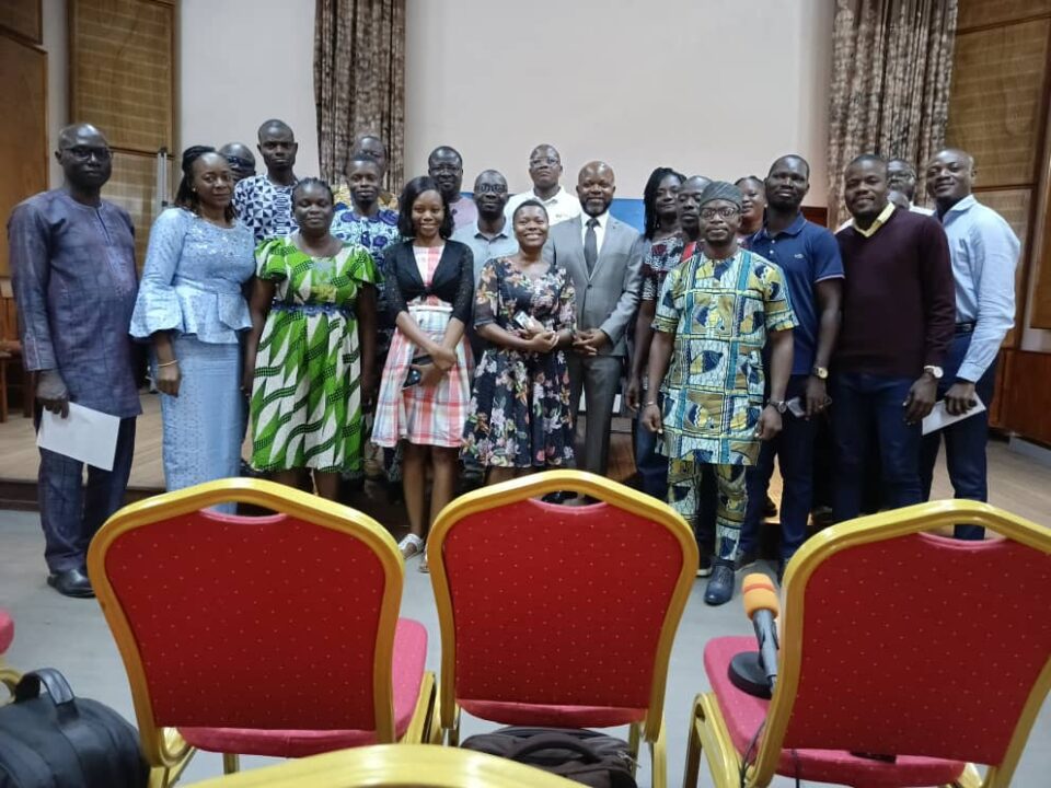 Le président du Conseil économique et social (CES), Conrad Gbaguidi, a tenu une séance d’échange avec les professionnels des médias de la Société de Radio et Télévision du Bénin (SRTB) le 27 mars 2025. Cet échange interactif a permis de clarifier les missions du CES et d’explorer des pistes de collaboration avec les médias publics.