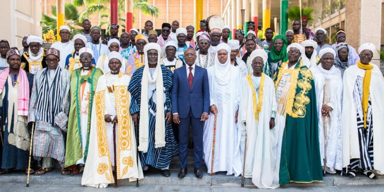 Au Bénin, la chefferie traditionnelle est désormais encadrée par une loi adoptée le 13 mars 2025 à l’Assemblée nationale. Le document fixe les attributions de la chefferie traditionnelle.