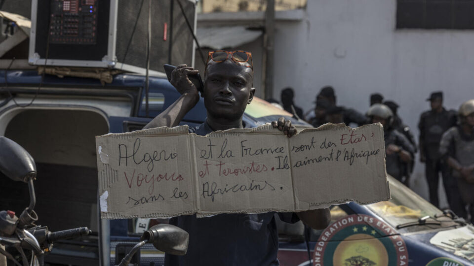 Dans ce numéro, Géostratégie explore deux foyers de tension majeurs : la tension entre l’Algérie et le Mali, et les secousses de la guerre commerciale sino-américaine.
