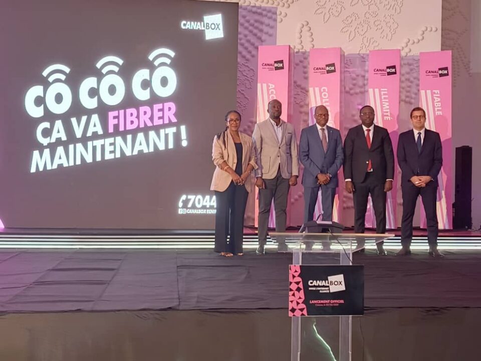 Le Groupe Vivendi Africa (GVA) a officiellement lancé ce mercredi 30 avril 2025, “Canalbox”, son service d’internet très haut débit par fibre optique au Bénin. Destinée aux foyers et bientôt aux entreprises, cette offre marque une nouvelle étape dans la transformation numérique du pays. Lors d’un événement de lancement riche en échanges, en présence du Président de l’ARCEP, des représentants du ministère du Numérique, du ministère de l’Économie et des Finances, et des médias, les dirigeants de GVA ont présenté leur vision ambitieuse.