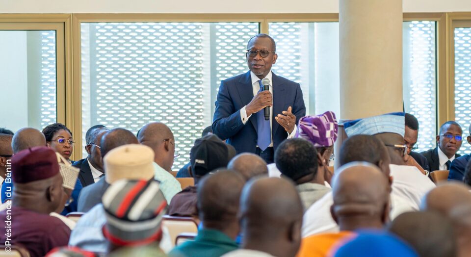 Le président Patrice Talon et ses ministres évaluent la réforme de la décentralisation. Un séminaire y a été consacré ce 13 juin 2025 à la présidence de la République.