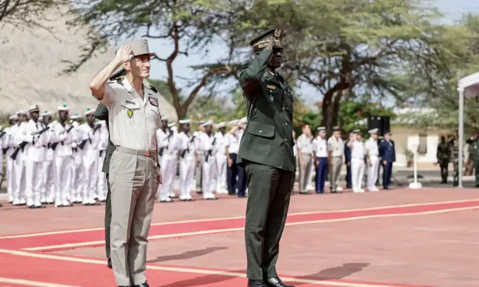 En restituant aux autorités sénégalaises, ce jeudi 17 juillet 2025, ses dernières installations militaires au Sénégal, l’armée française a mis fin à sa présence permanente en Afrique de l’Ouest et centrale. 