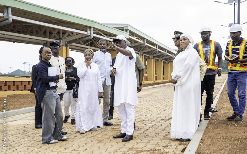 Le président de la République a effectué une visite d’inspection mardi 29 juillet 2025, du Palais royal de Nikki et de l’Arène de la Gaani en construction. La réalisation des deux infrastructures, en cours de finition, s’ajoute aux différents projets culturels déployés par le gouvernement de Patrice Talon en vue de mieux valoriser le patrimoine culturel du Bénin. 