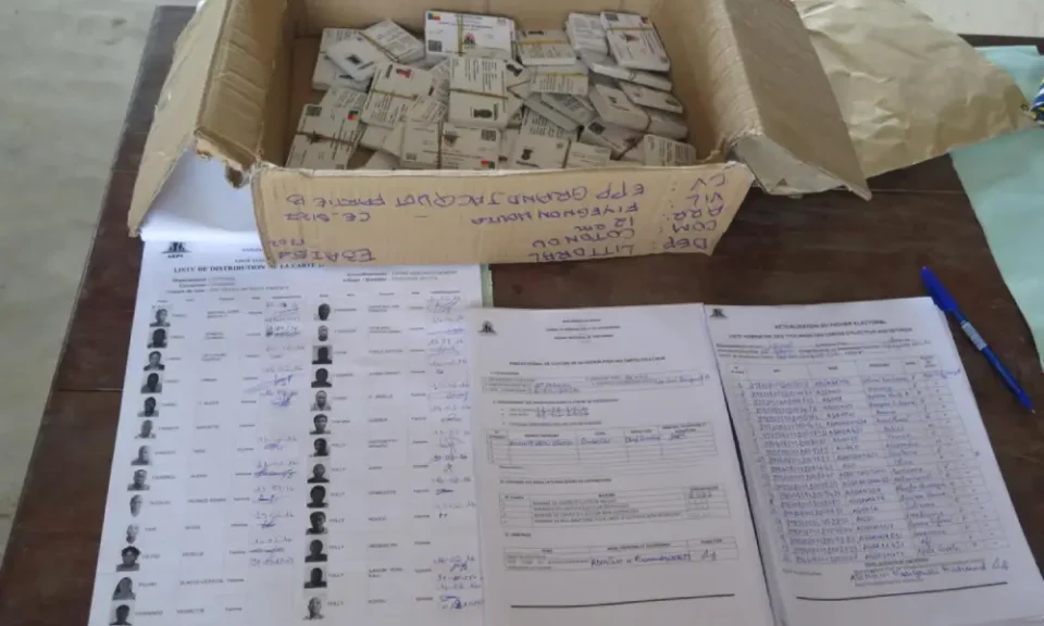 Au Bénin, le fichier devant servir à élaborer la liste électorale pour les élections générales de 2026 a subi un audit, à la demande des partis de l’opposition. Les conclusions partielles livrées par les experts auditeurs apportent des éclairages, mais avec quelques questionnements. 