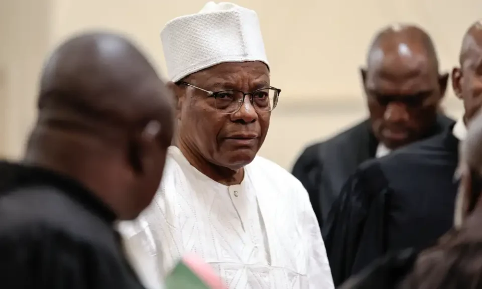 Le principal opposant camerounais Maurice Kamto ne pourra pas se présenter à l'élection présidentielle d'octobre prochain. Le Conseil constitutionnel du Cameroun a définitivement rejeté mardi sa candidature.