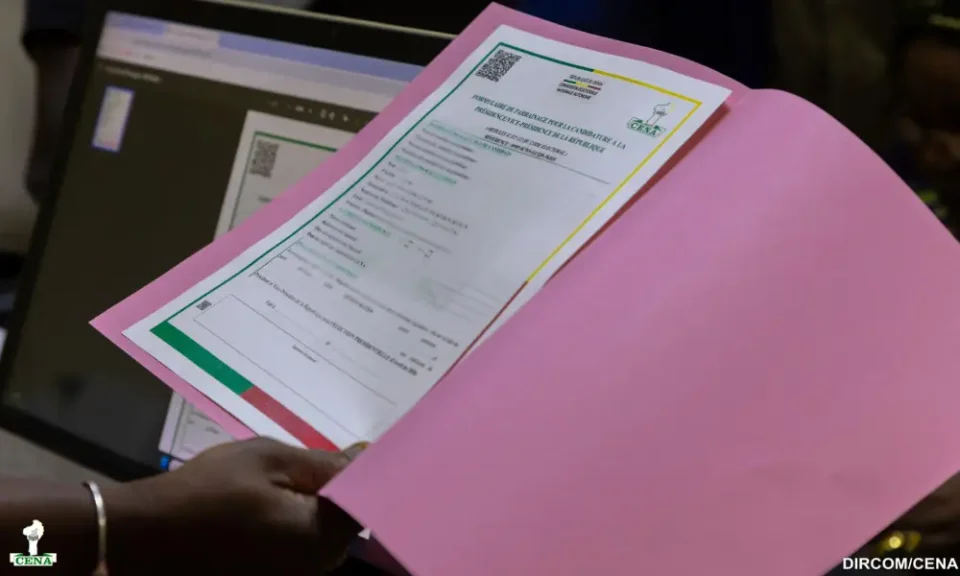 Les députés et maires entrent en possession des formulaires de parrainage. Une procédure officielle qui conditionne la validation des candidatures à l’élection présidentielle de 2026.