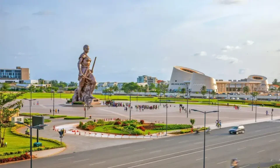 Le Bénin a dévoilé son identité visuelle durant le weekend du 20 septembre 2025, "un monde de splendeurs". La nation branding renseigne sur les atouts du pays et ouvre une fenêtre aux Afro-descendants pour leur reconnexion à leurs racines.