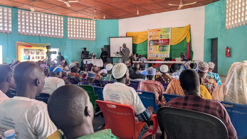 La ville de Nikki, dans le nord-est du Bénin, vibre au rythme de la Gaani édition 2025. Un colloque scientifique culturel organisé ce vendredi 05 septembre à la maison des jeunes de Nikki, s’est penché sur le thème central : "La contribution de la Gaani dans l'économie industrielle, touristique, artistique, culturelle et cultuelle du Bénin."