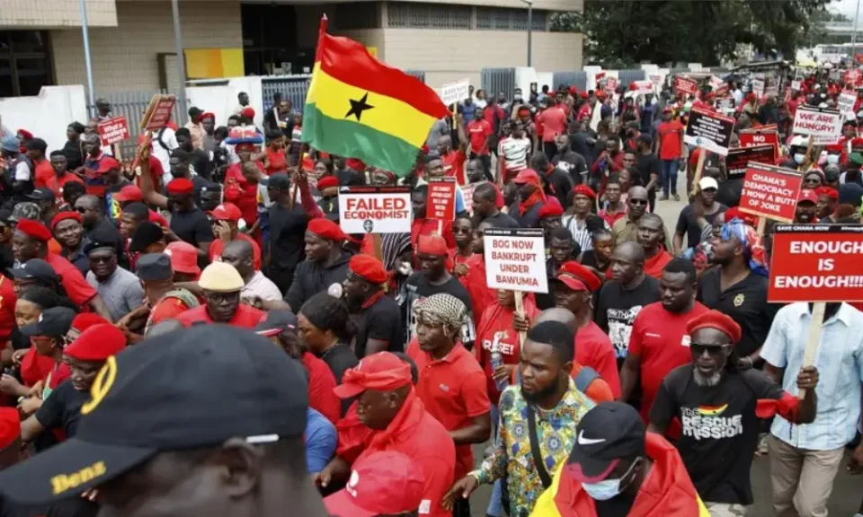 Des centaines de travailleurs ghanéens ont manifesté le vendredi 29 août dans les rues d'Accra, pour réclamer l'annulation de la dette africaine.
