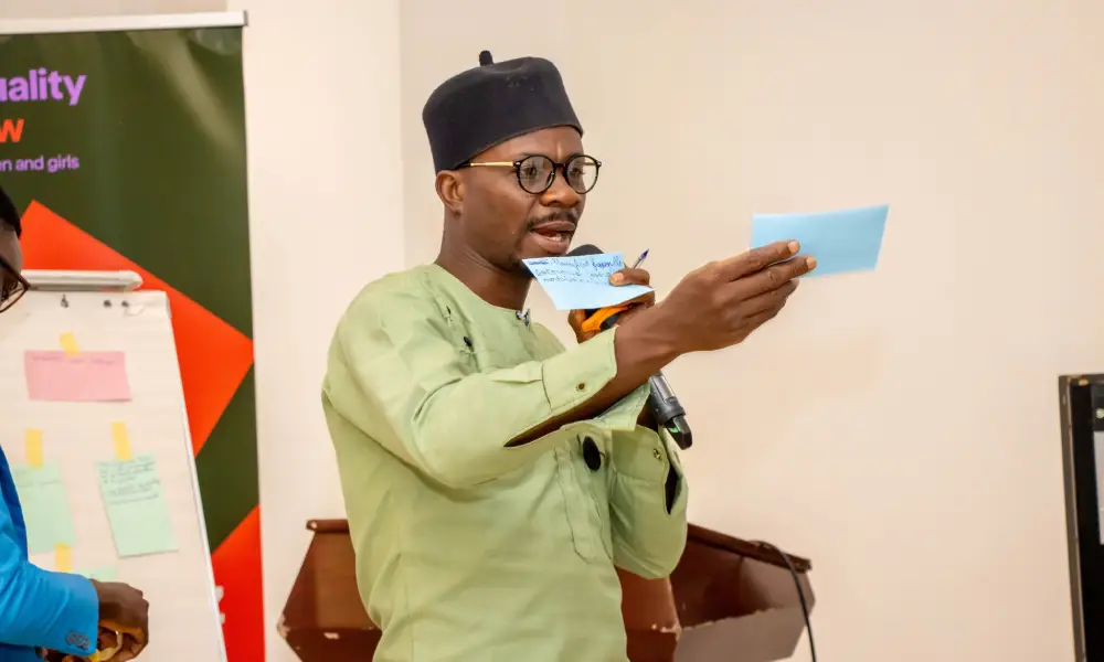 Du 29 au 30 septembre 2025, un forum inédit à Cotonou a réuni des acteurs étatiques et de la société civile autour des droits à la santé sexuelle et reproductive au Bénin. Organisée par le Réseau des femmes leaders pour le développement (RFLD), Equality Now et la coalition SOAWR, la rencontre a permis de clarifier les conditions d’application de la loi sur l’avortement médical, en conformité avec l’article 14 du Protocole de Maputo.