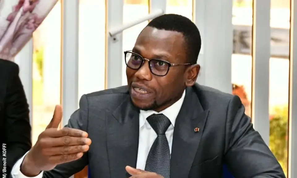 Le ministère de la Santé a réfuté le 03 novembre 2025, une rumeur annonçant la “résurgence de la COVID-19” au Bénin. Les analyses effectuées par le Laboratoire national de santé publique n’ont révélé aucun cas positif au coronavirus selon un communiqué du ministre de la Santé, Benjamin Hounkpatin.