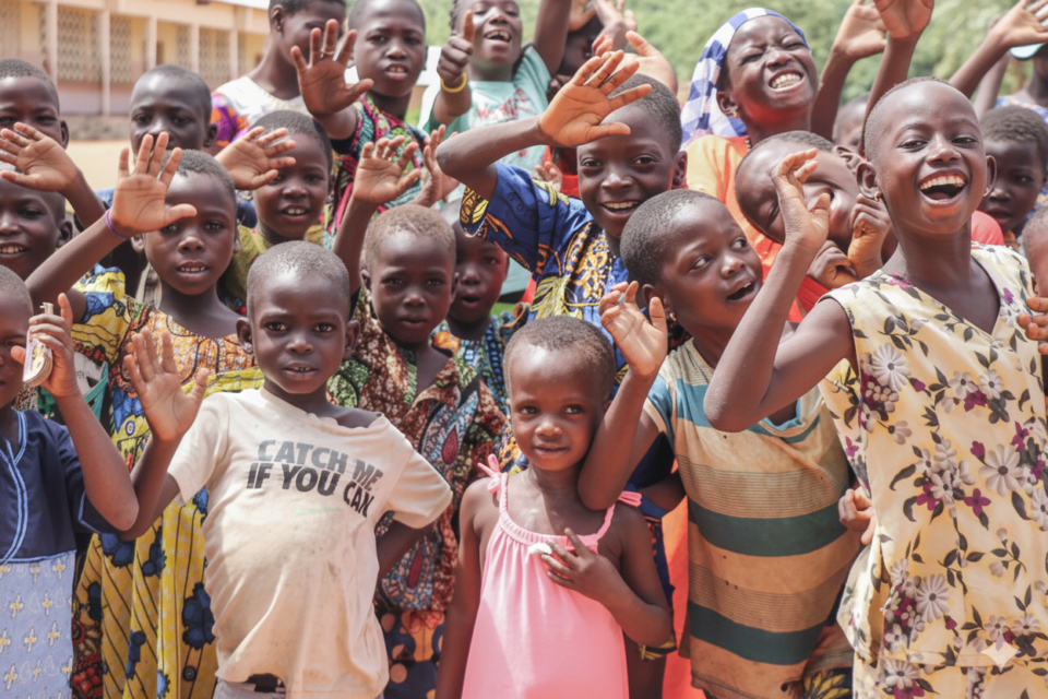 Le gouvernement du Bénin a adopté ce 19 novembre 2025, la Politique nationale de protection de l’Enfant (PNPE) 2026–2035, accompagnée de sa stratégie 2026–2030. L’ambition est de renforcer la lutte contre toutes les formes de violence, d’abus et d’exploitation dont les enfants peuvent être victimes. 