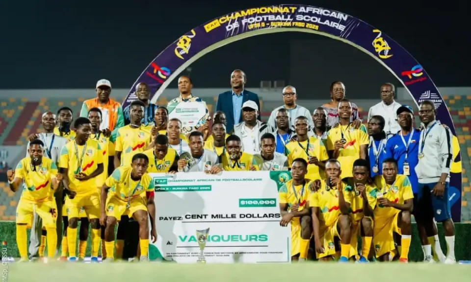 Les Guépards scolaires du Bénin ont remporté le tournoi UFOA-B U15 le 4 décembre 2025 au Burkina Faso en battant la formation du Niger aux tirs-au-but. Un triomphe qui qualifie les jeunes béninois pour le Championnat africain de football scolaire 2026.