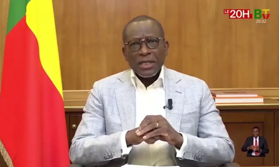 Le président de la République, Patrice Talon, s’est adressé à la nation ce soir. Il a évoqué "des événements d’une gravité extrême" survenus dans la journée de ce 7 décembre 2025 et assuré que le calme est désormais rétabli, après une tentative de coup d’État menée par un groupuscule de militaires.