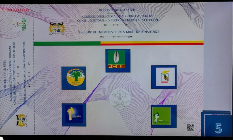 La CENA, après avoir validé cinq listes de candidature pour les législatives du 11 janvier 2026, a procédé au tirage au sort de l’ordre de présentation des logos sur le bulletin unique de vote.