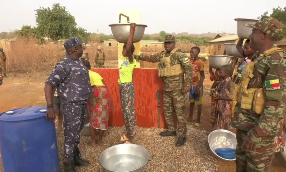 L’Armée béninoise réalise des œuvres sociales dans le nord du pays. Au front terroriste, elle construit des infrastructures socio-communautaires aux habitants de trois communes de l’Atacora. 
