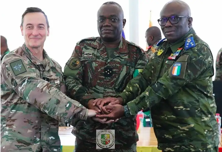 Lutte contre le terrorisme : à Cotonou, le Bénin, la Côte d’Ivoire et la France renforcent la coopération militaire
