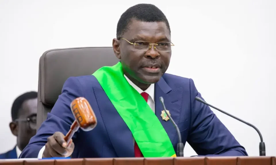 Investi dans ses fonctions de président de l’Assemblée nationale du Bénin, ce 15 avril, Joseph Djogbénou a placé son mandat “sous l’égide spirituelle” de la regrettée députée béninoise Rosine Vieyra Soglo.