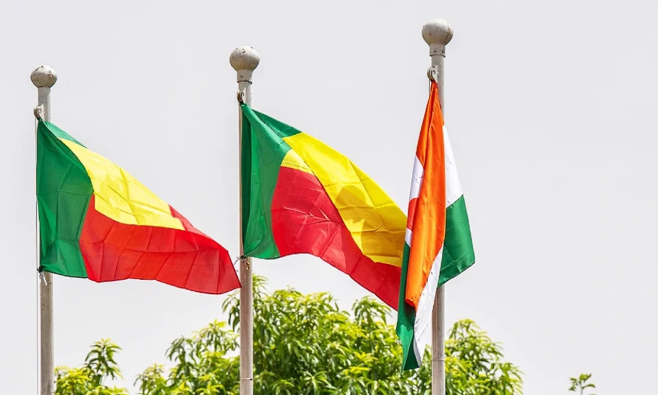 Le gouvernement béninois exprime sa solidarité au Niger après l'attaque menée ce jeudi 18 juin 2026 aux abords de l'aéroport international Diori-Hamani de Niamey.