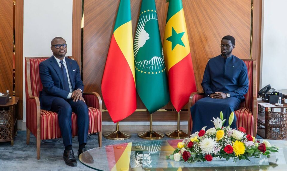 Les présidents Romuald Wadagni du Bénin et Bassirou Diomaye Faye du Sénégal ont décidé de donner une nouvelle impulsion aux relations dans l’espace ouest-africain à l’occasion de leur rencontre ce 9 juin à Dakar.