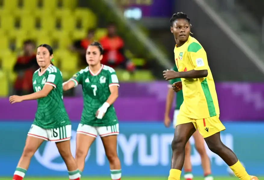 Menées 2-0 par le Mexique, les Amazones U20 semblaient se diriger vers une première sortie difficile pour leur grande première en Coupe du monde. Mais Romaine Gandonou en a décidé autrement. En deux éclairs, la jeune attaquante béninoise a remis son équipe dans le match et offert au Bénin un précieux nul (2-2), samedi 5 septembre à Katowice, en Pologne.