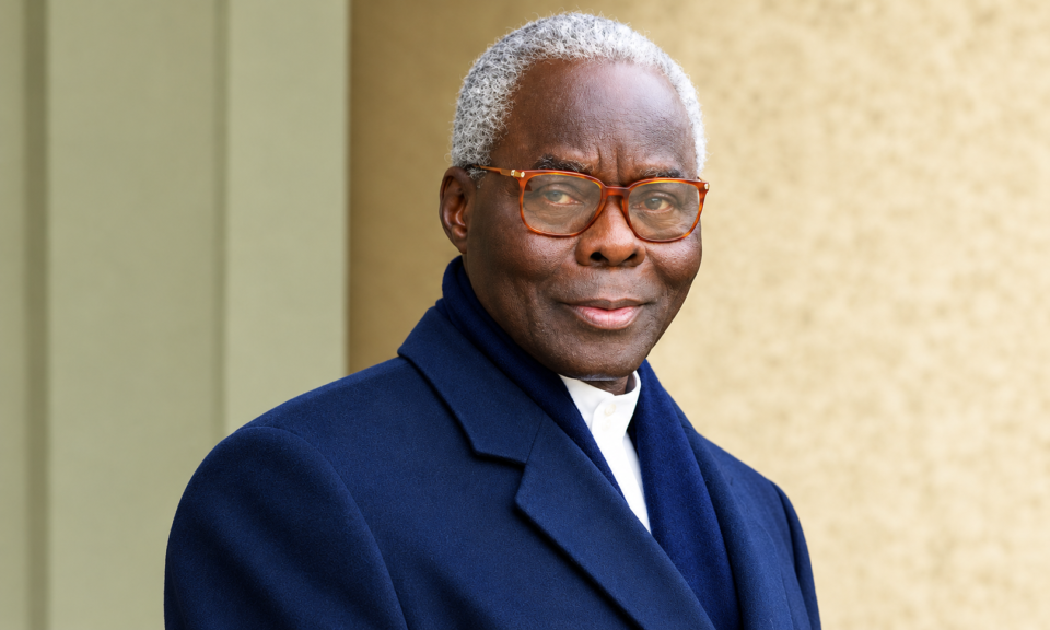 Surnommé le “Caméléon” en raison des changements idéologiques et politiques qui ont jalonné sa carrière, Mathieu Kérékou reste une figure incontournable de l’histoire contemporaine du Bénin. De sa prise de pouvoir en 1972 à son départ en 2006, en passant par son évolution religieuse et son initiative en faveur de l’environnement, voici cinq repères pour mieux connaître l’homme et son héritage.